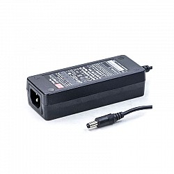 GST40A15-P1J MEANWELL 40W 15VDC 2.67A 115/230VAC AC-DC Güvenilir Yeşil Endüstriyel Adaptör